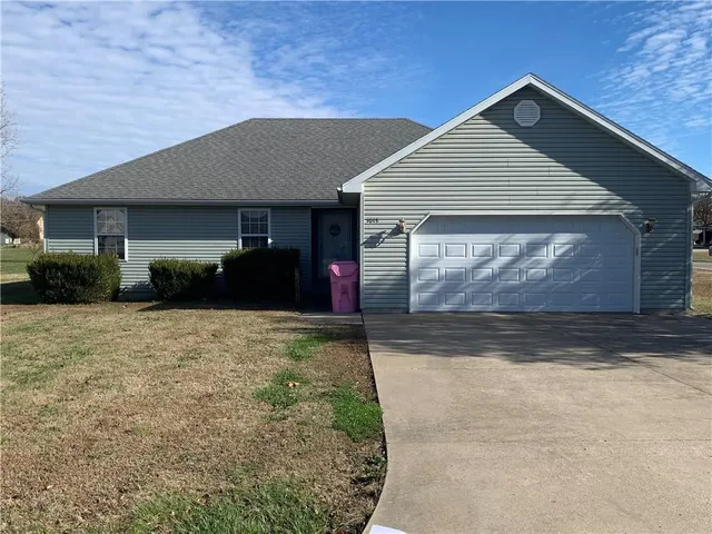 $214,900 | 1013 Hugh Street, Frontenac, KS 66763