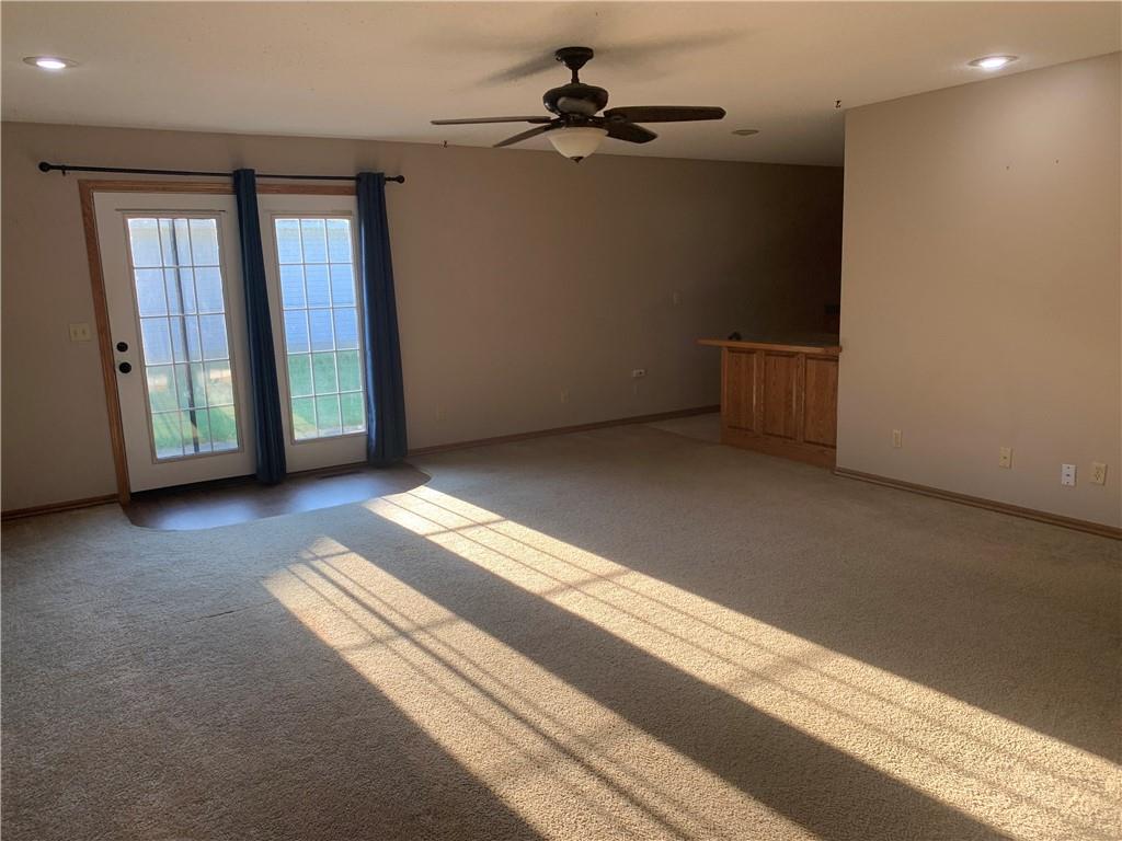 1013 Hugh Street Frontenac, KS 66763 - Photo 3 of 10