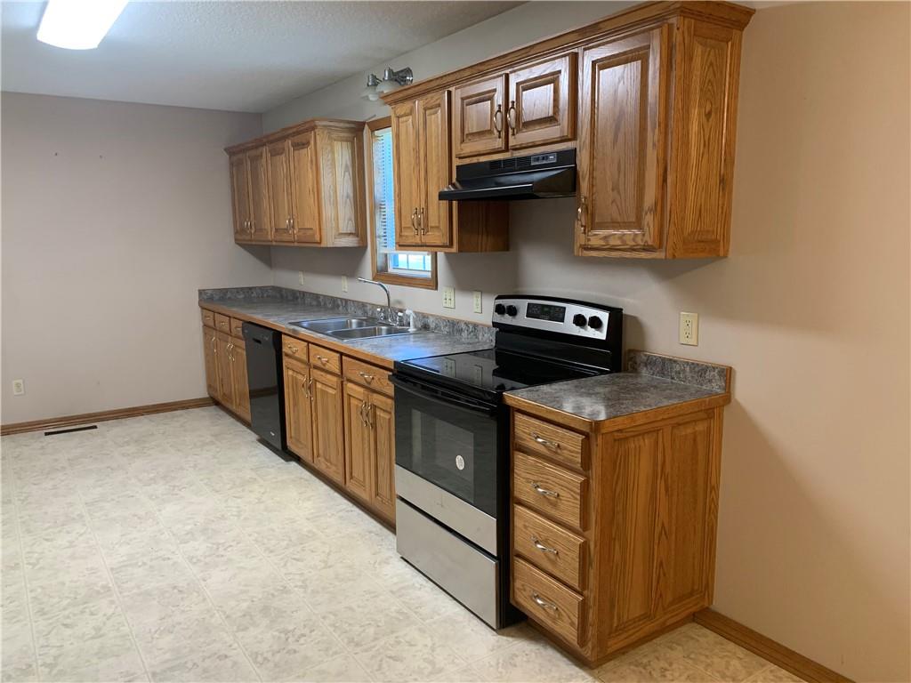 1013 Hugh Street Frontenac, KS 66763 - Photo 4 of 10