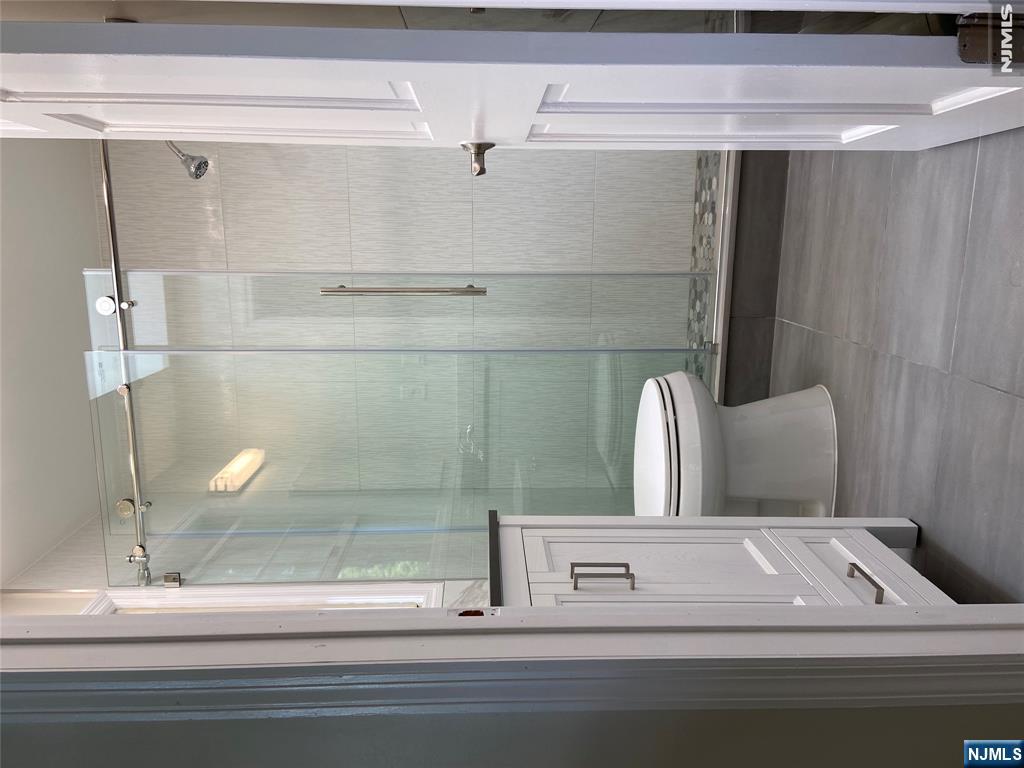 424 Eton Court Ridgewood, NJ 07450 - Photo 10 of 16