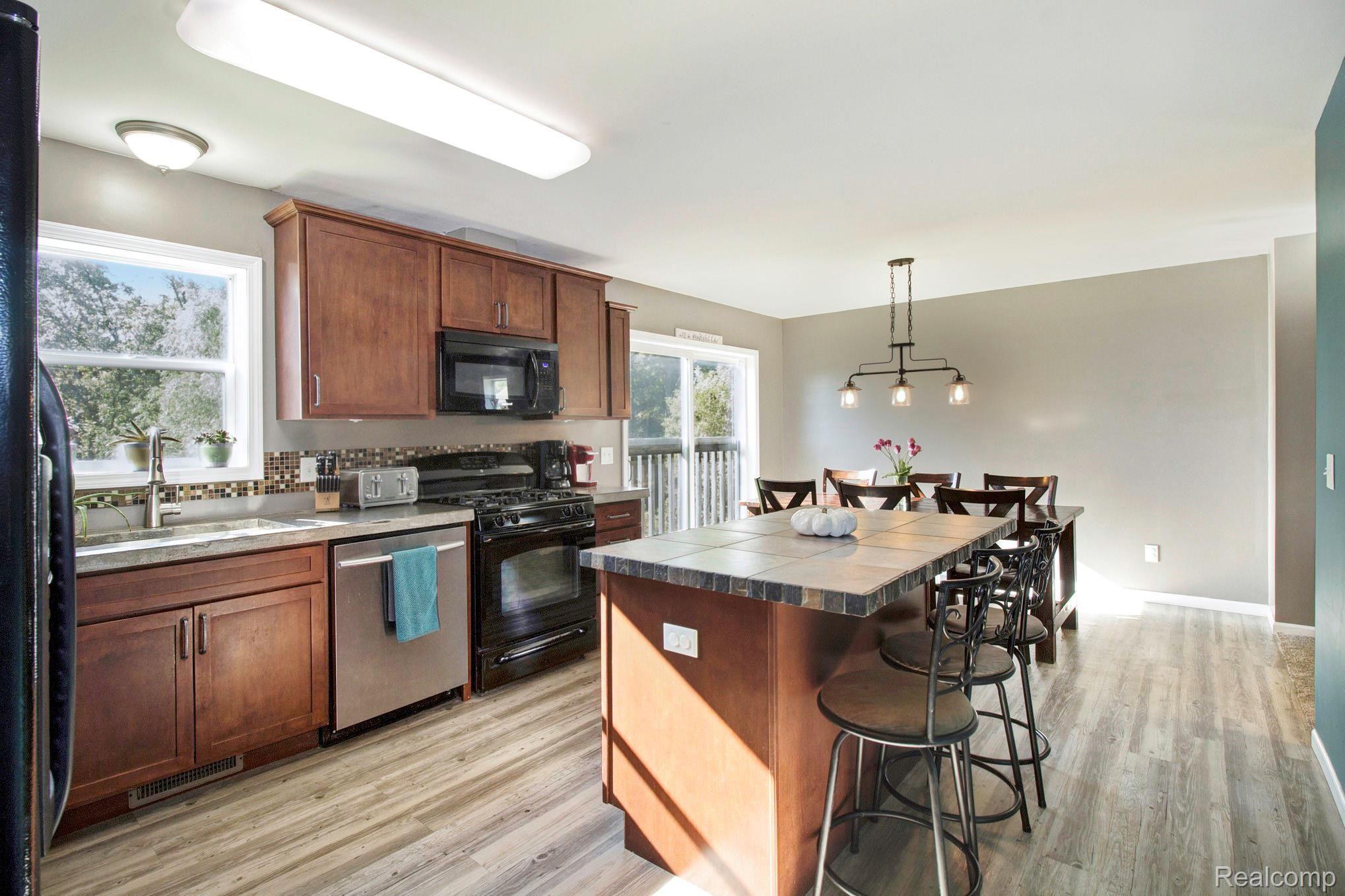 2432 Fisher Road Howell, MI 48855 - Photo 6 of 23 IMG_0830_1.jpg