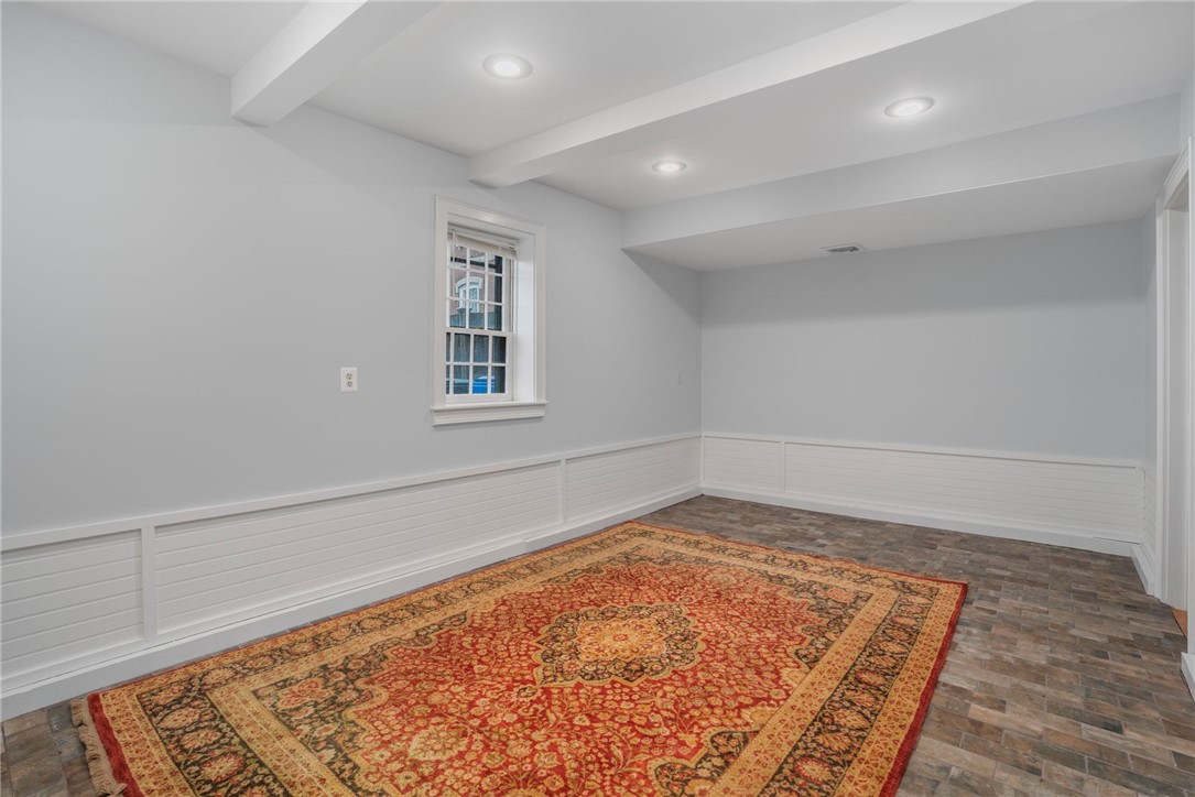 31 Bridge Street, Unit B Newport, RI 02840 - Photo 15 of 20