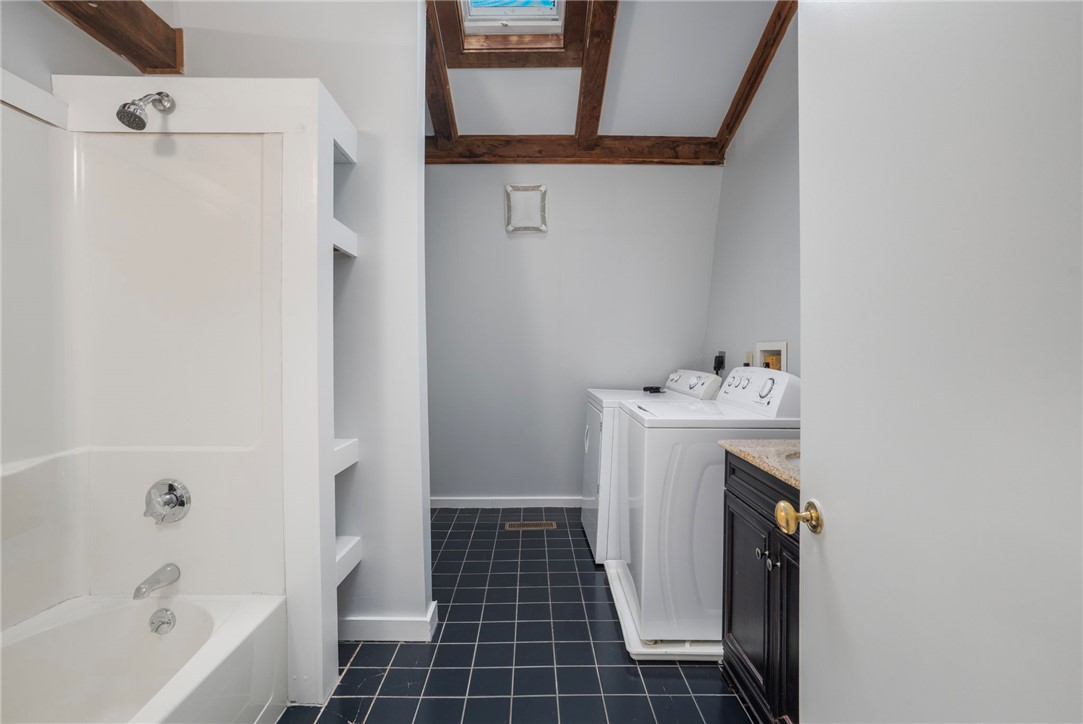 31 Bridge Street, Unit B Newport, RI 02840 - Photo 17 of 20