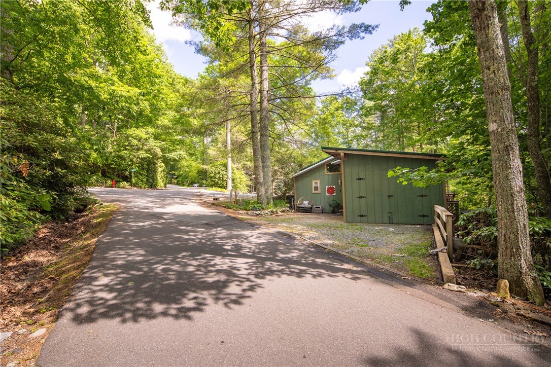 458 Windridge Road Newland, NC 28657 - Photo 2 of 30