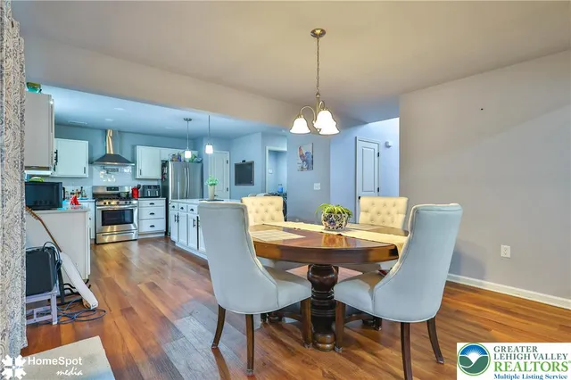 a view of an entryway with workspace