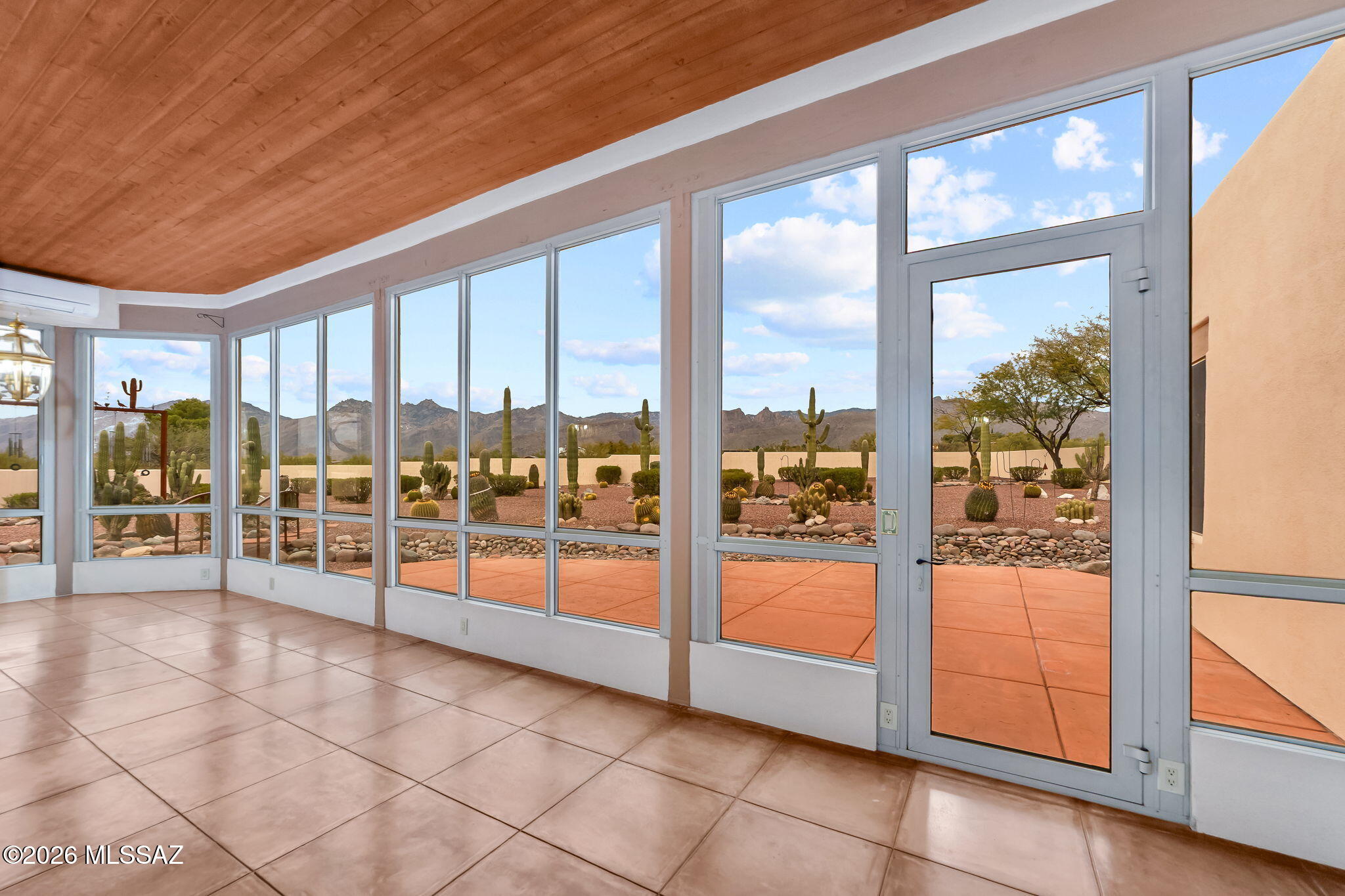 3655 North Harrison Road Tucson, AZ 85749 - Photo 35 of 51 a view of an empty room and window