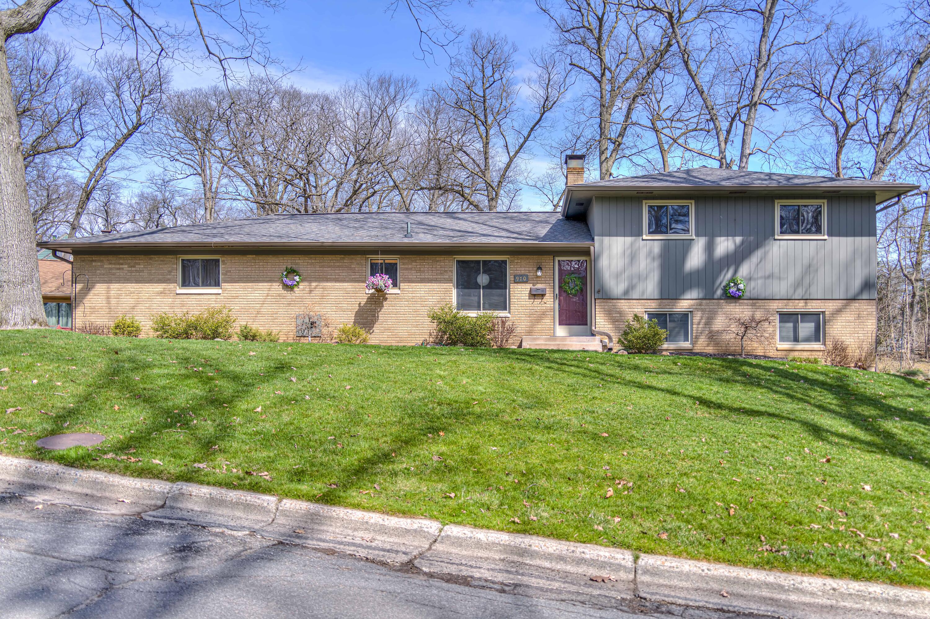 970 Briarcliff Road Jackson, MI 49203 - Photo 3 of 50 970 Briarcliff 02