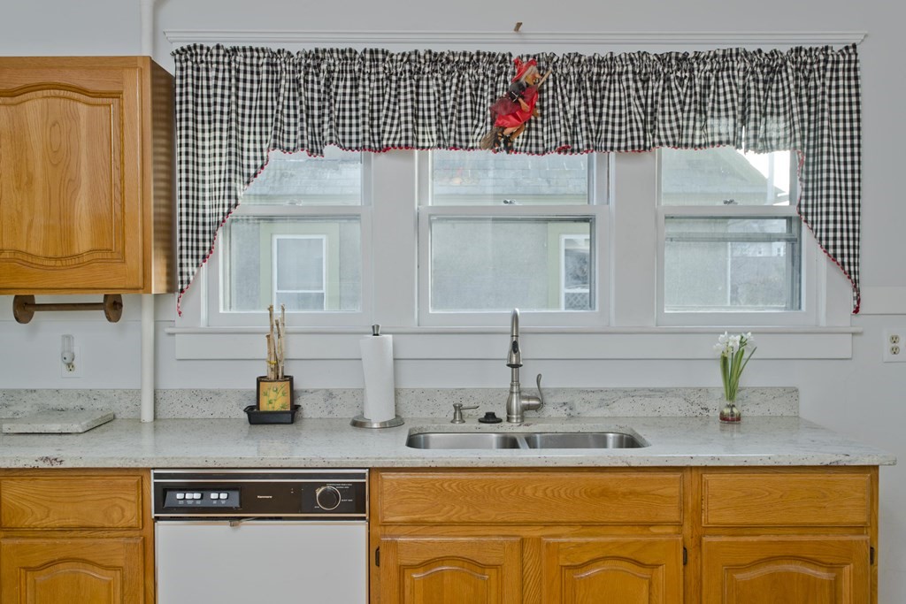 19 Bay State Road Holyoke, MA 01040 - Photo 18 of 41 Gallery Image 18