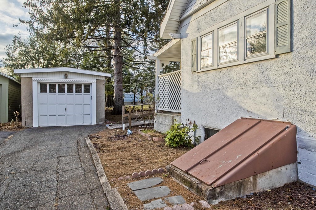 19 Bay State Road Holyoke, MA 01040 - Photo 37 of 41 Gallery Image 37