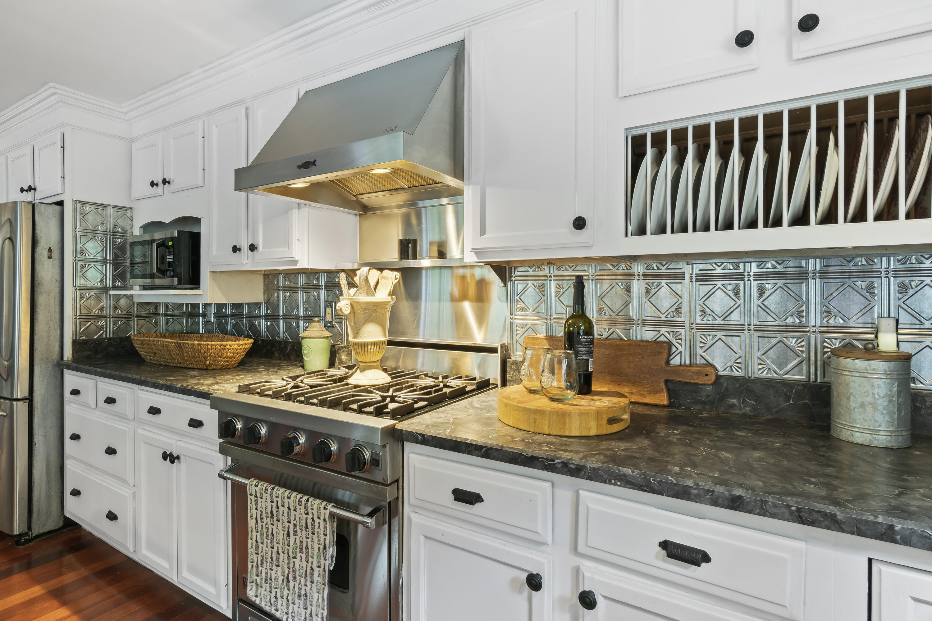 375 Guinea Road Biddeford, ME 04005 - Photo 14 of 67 Viking Gas Stove