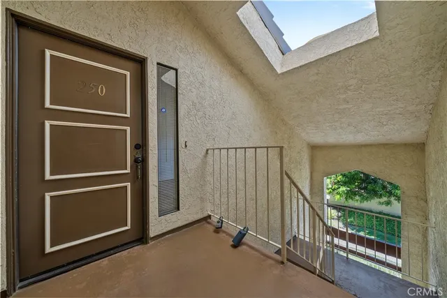 $2,500 | 27279 Sarabande Lane, Unit 250, Canyon Country, CA 91387
