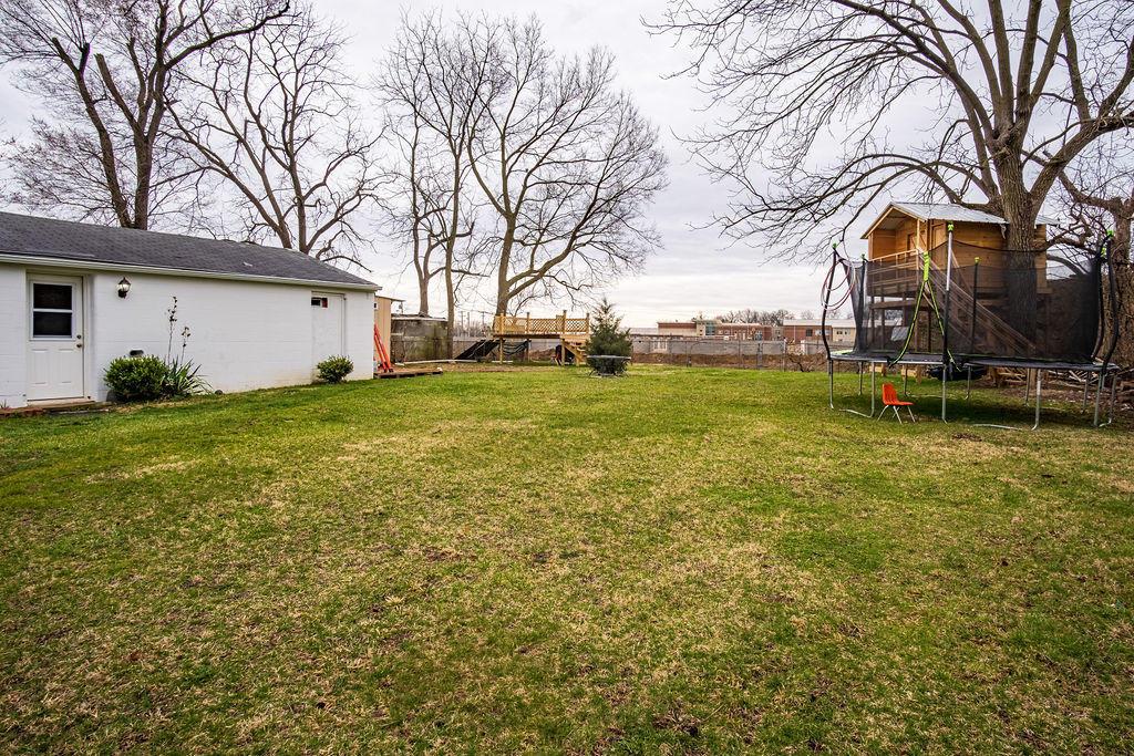1503 Greenleaf Road Columbus, OH 43223 - Photo 6 of 23