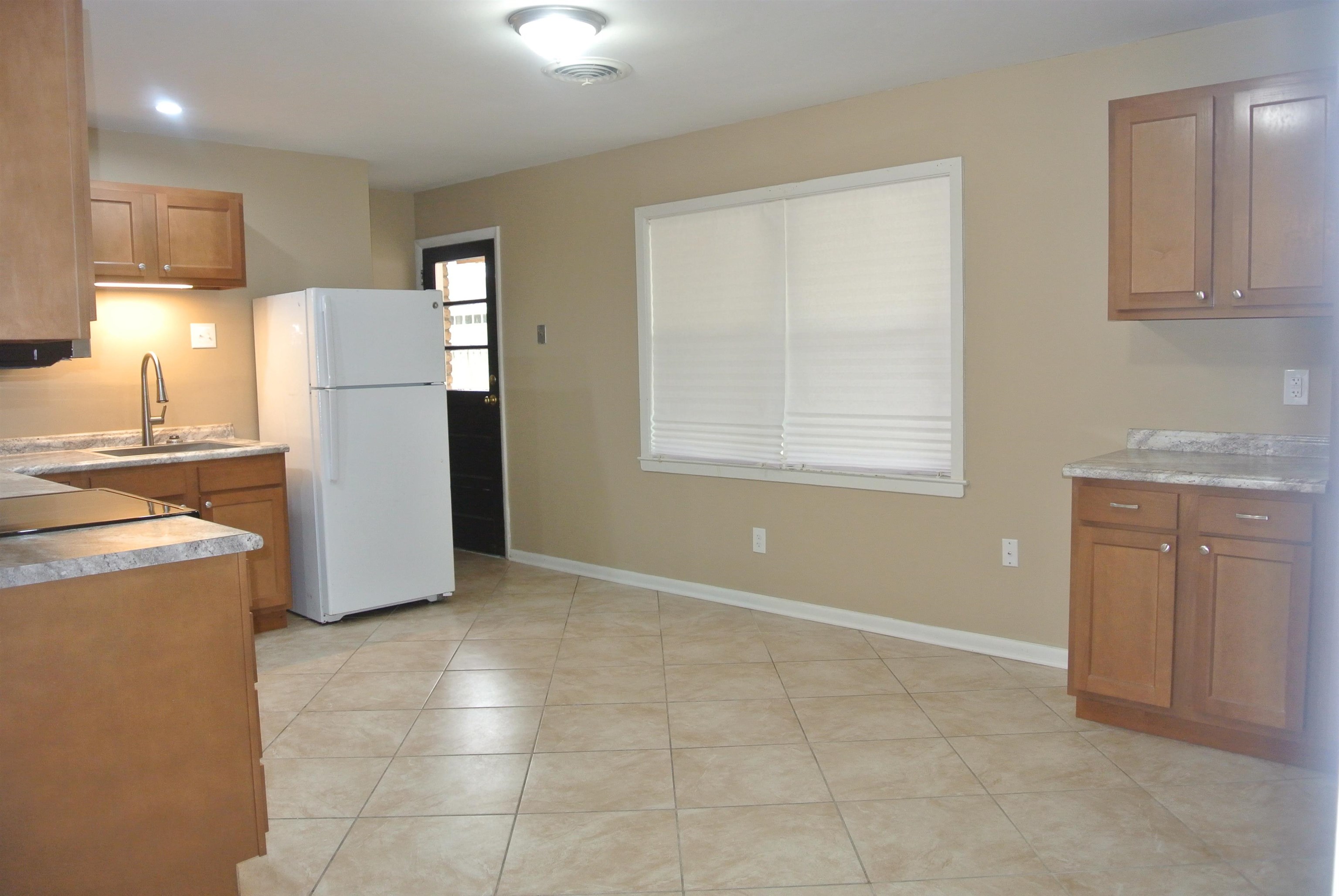 426 Cardinal Drive Collierville, TN 38017 - Photo 6 of 21 a view of a kitchen with a sink dishwasher and a refrigerator