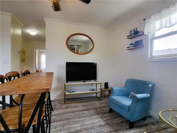 $4,000 | 11 Hammond Street, Unit 3, Newport, RI 02840