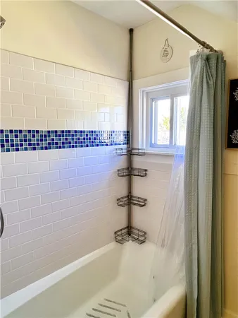 $4,000 | 11 Hammond Street, Unit 3, Newport, RI 02840