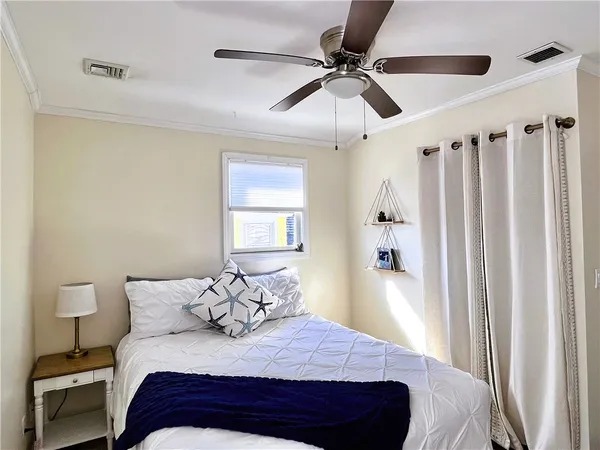 $4,000 | 11 Hammond Street, Unit 3, Newport, RI 02840