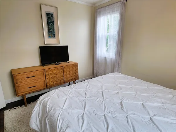 $4,000 | 11 Hammond Street, Unit 3, Newport, RI 02840