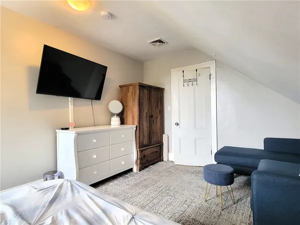 $4,000 | 11 Hammond Street, Unit 3, Newport, RI 02840