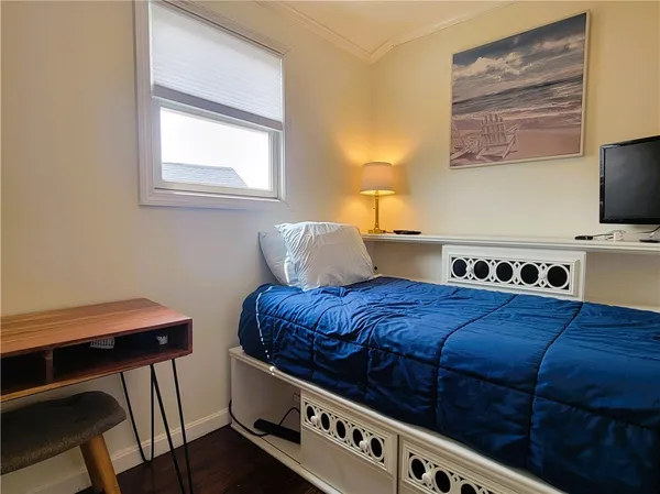 $4,000 | 11 Hammond Street, Unit 3, Newport, RI 02840