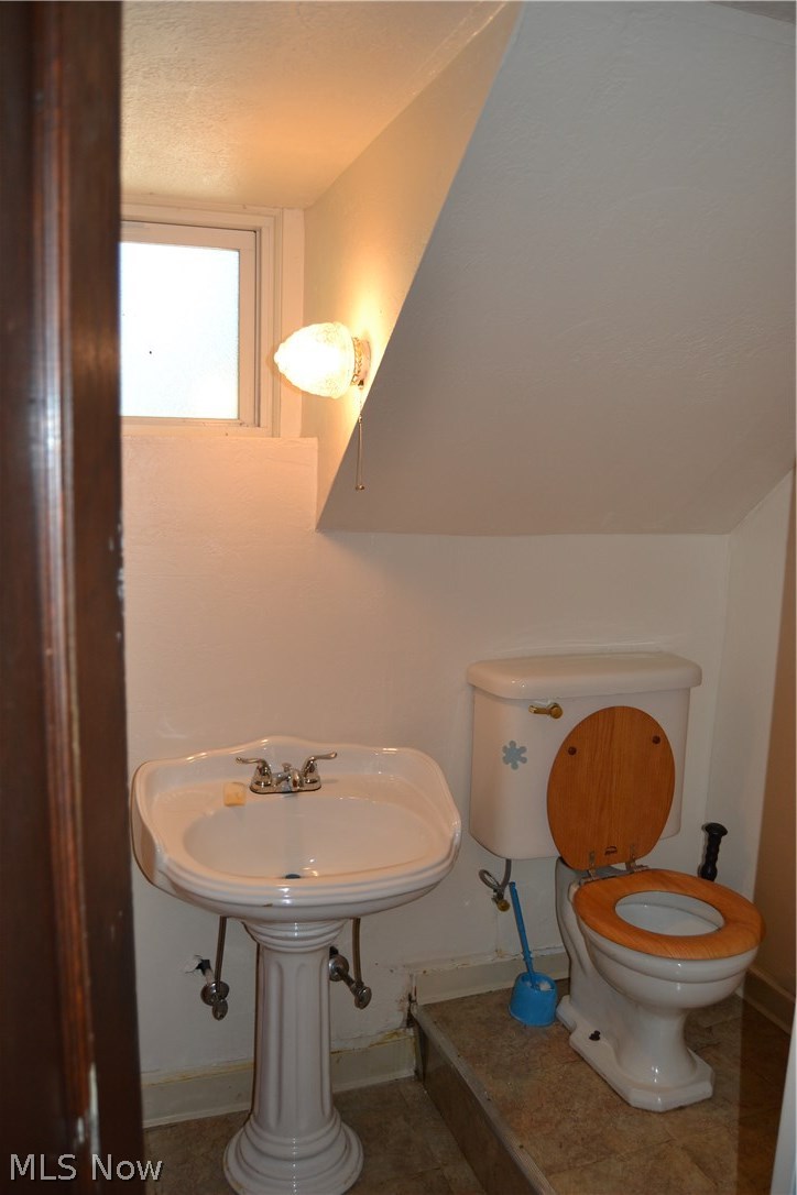 2101 Alton Road Cleveland, OH 44112 - Photo 14 of 20 Upstairs Bathroom