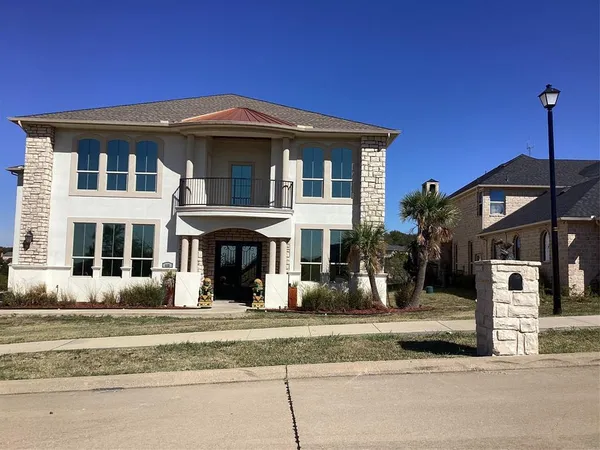 $990,000 | 448 Breezeway Court, Cedar Hill, TX 75104