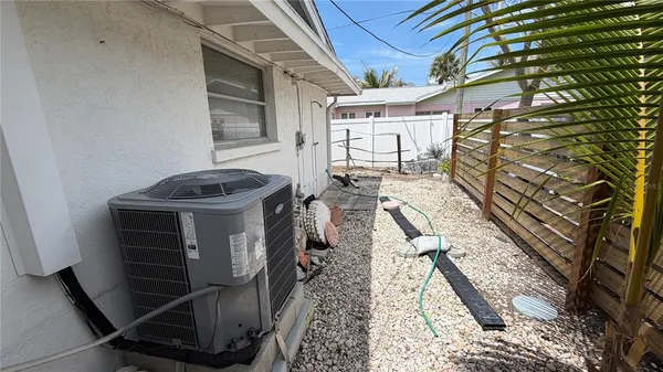 $999,900 | 114 78th Street, Holmes Beach, FL 34217