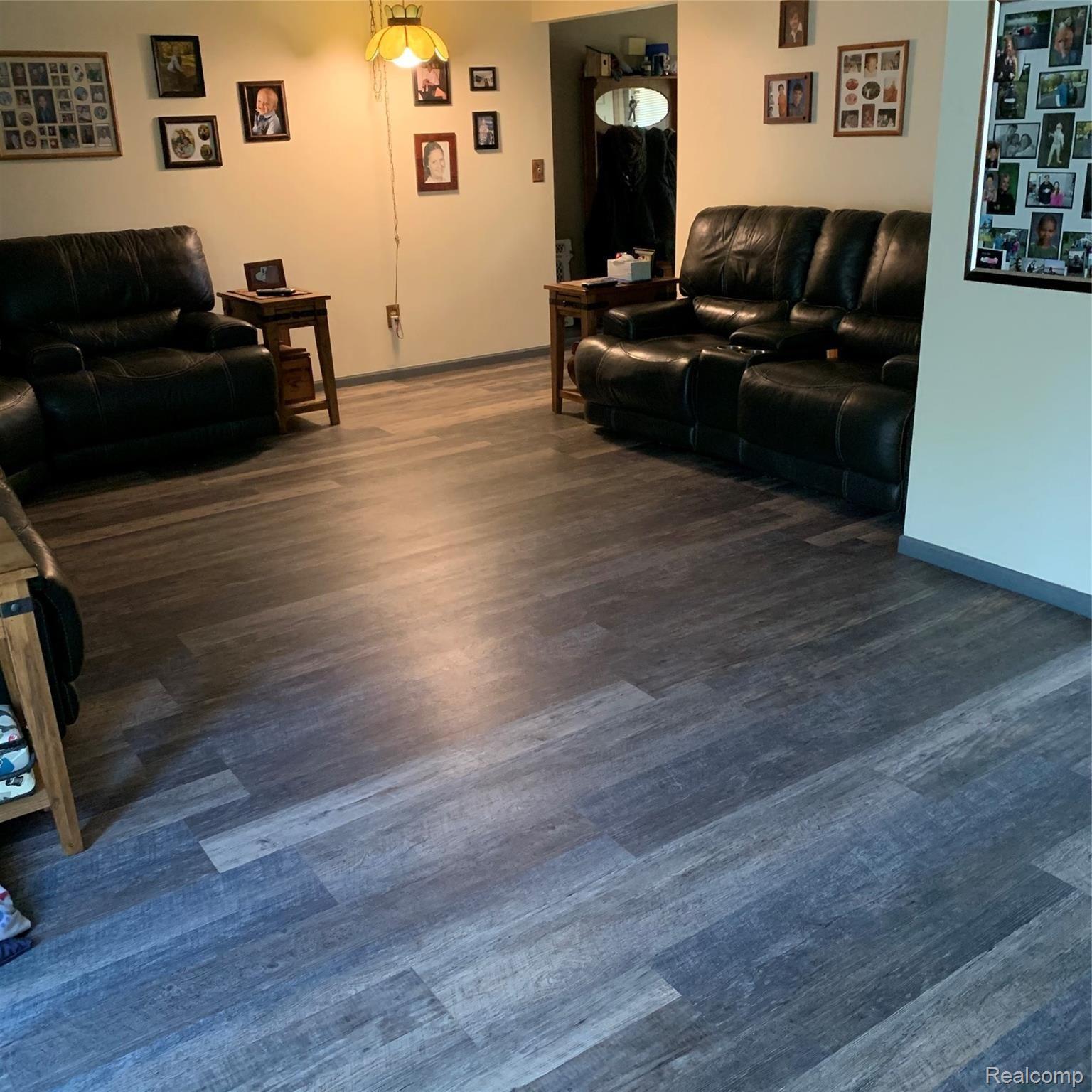 8912 McColl Road Brighton, MI 48116 - Photo 9 of 17 mccoll liv room.jpeg