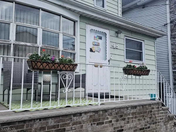 $2,900 | 48 Stuyvesant Avenue, Unit 1, Lyndhurst, NJ 07071