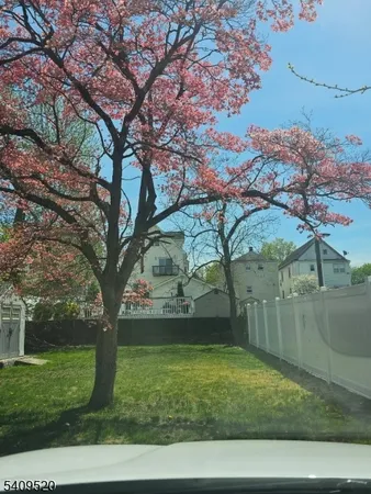 $2,900 | 48 Stuyvesant Avenue, Unit 1, Lyndhurst, NJ 07071