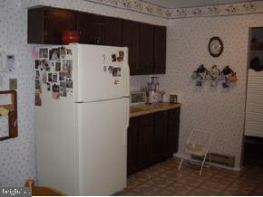 196 Commodore Road Manahawkin, NJ 08050 - Photo 3 of 8 Gallery Image 3