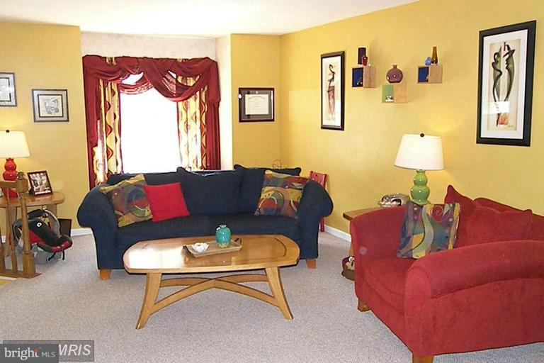 503 Crossing Road Fredericksburg, VA 22406 - Photo 2 of 12 Living Room