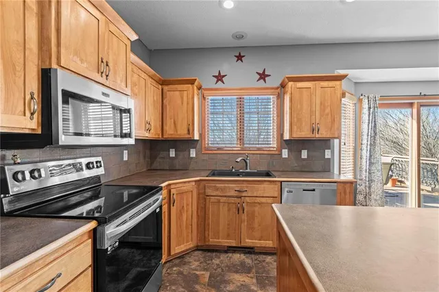 $399,000 | 1301 Northeast 196th Street, Smithville, MO 64089