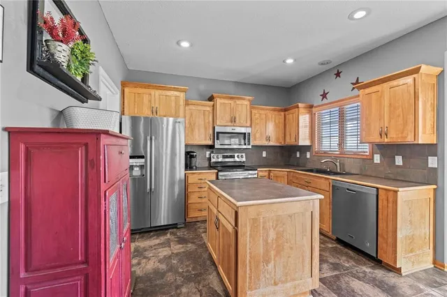 $399,000 | 1301 Northeast 196th Street, Smithville, MO 64089