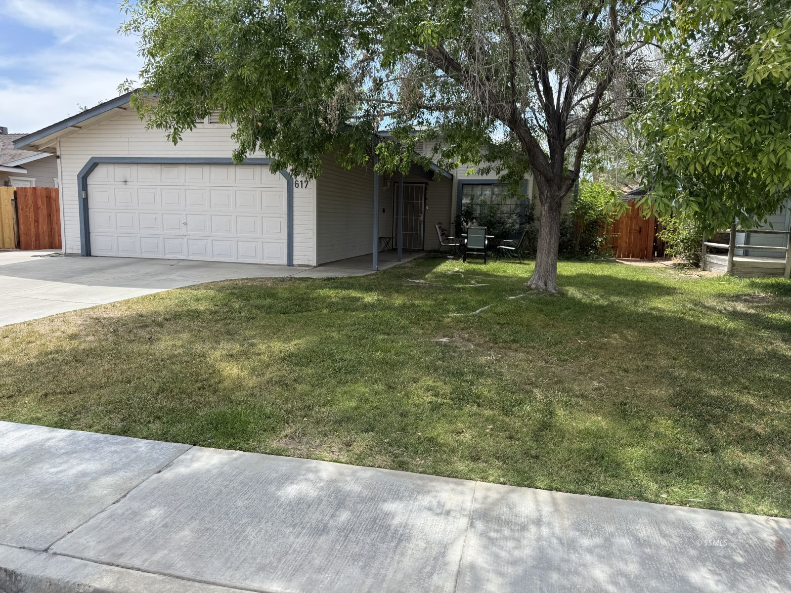 617 Glen Court Ridgecrest, CA 93555 - Photo 2 of 23