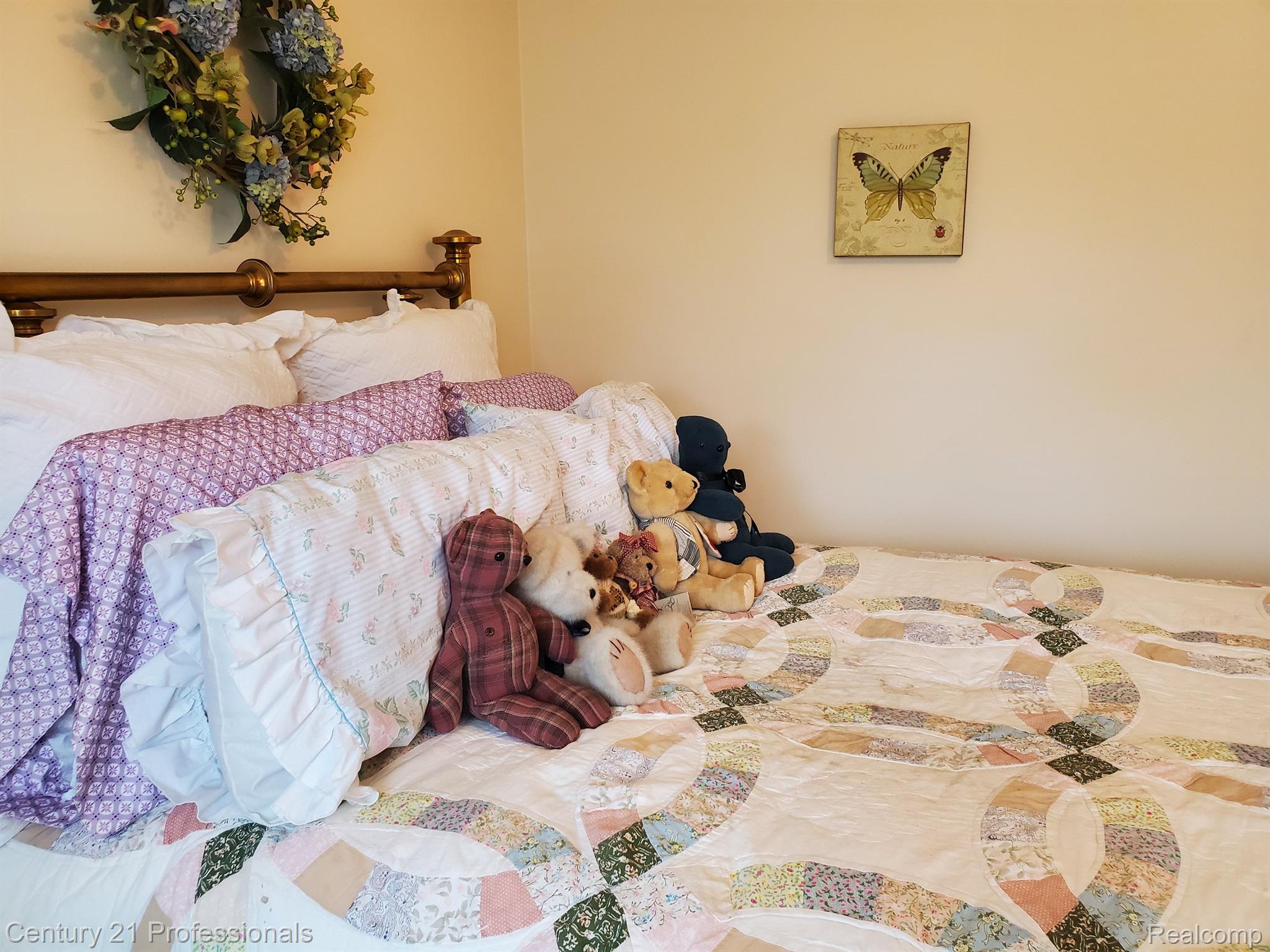1650 River View Drive, Unit #38 Rochester, MI 48309 - Photo 23 of 33 Second Bedroom