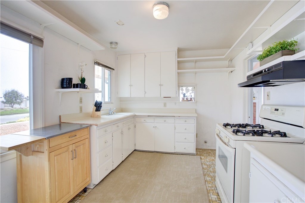 1702 Ocean Boulevard Pismo Beach, CA 93449 - Photo 6 of 33