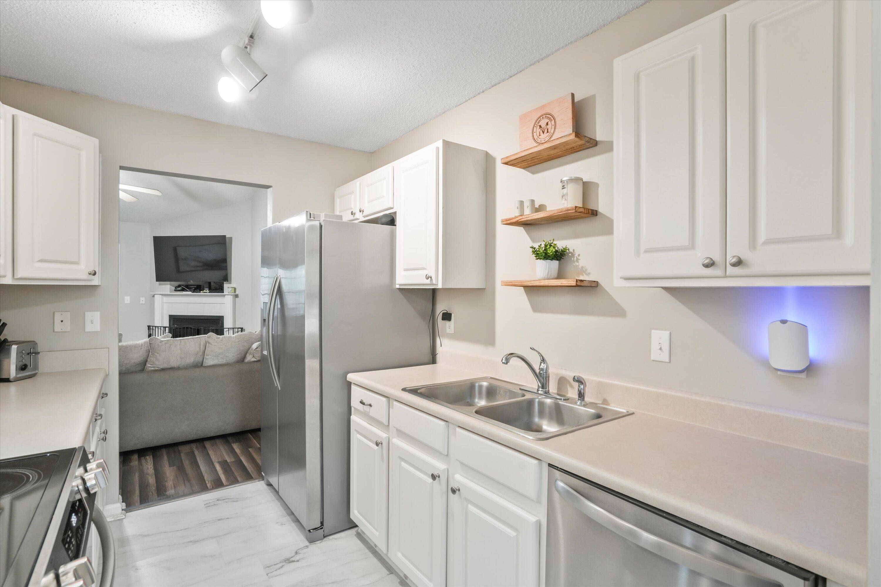 7999 Vermont Road North Charleston, SC 29418 - Photo 8 of 24 Kitchen
