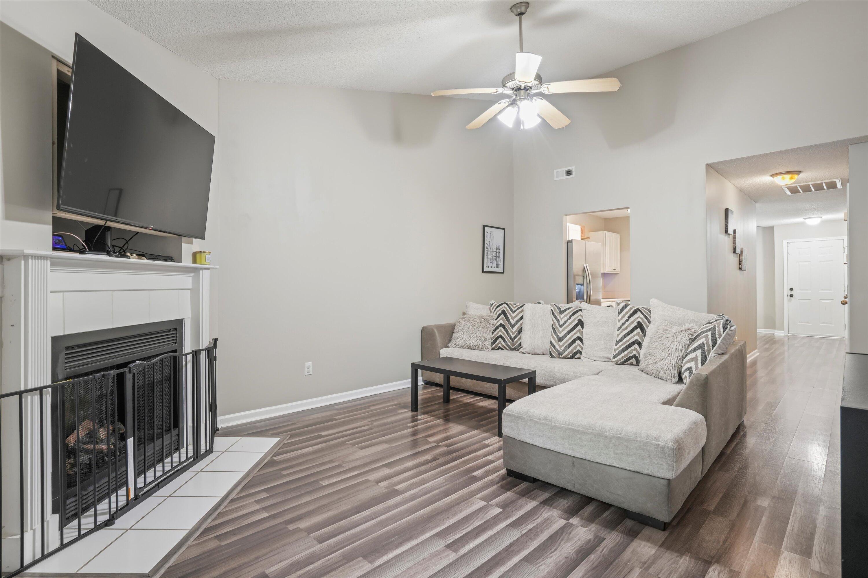 7999 Vermont Road North Charleston, SC 29418 - Photo 9 of 24 Living Room