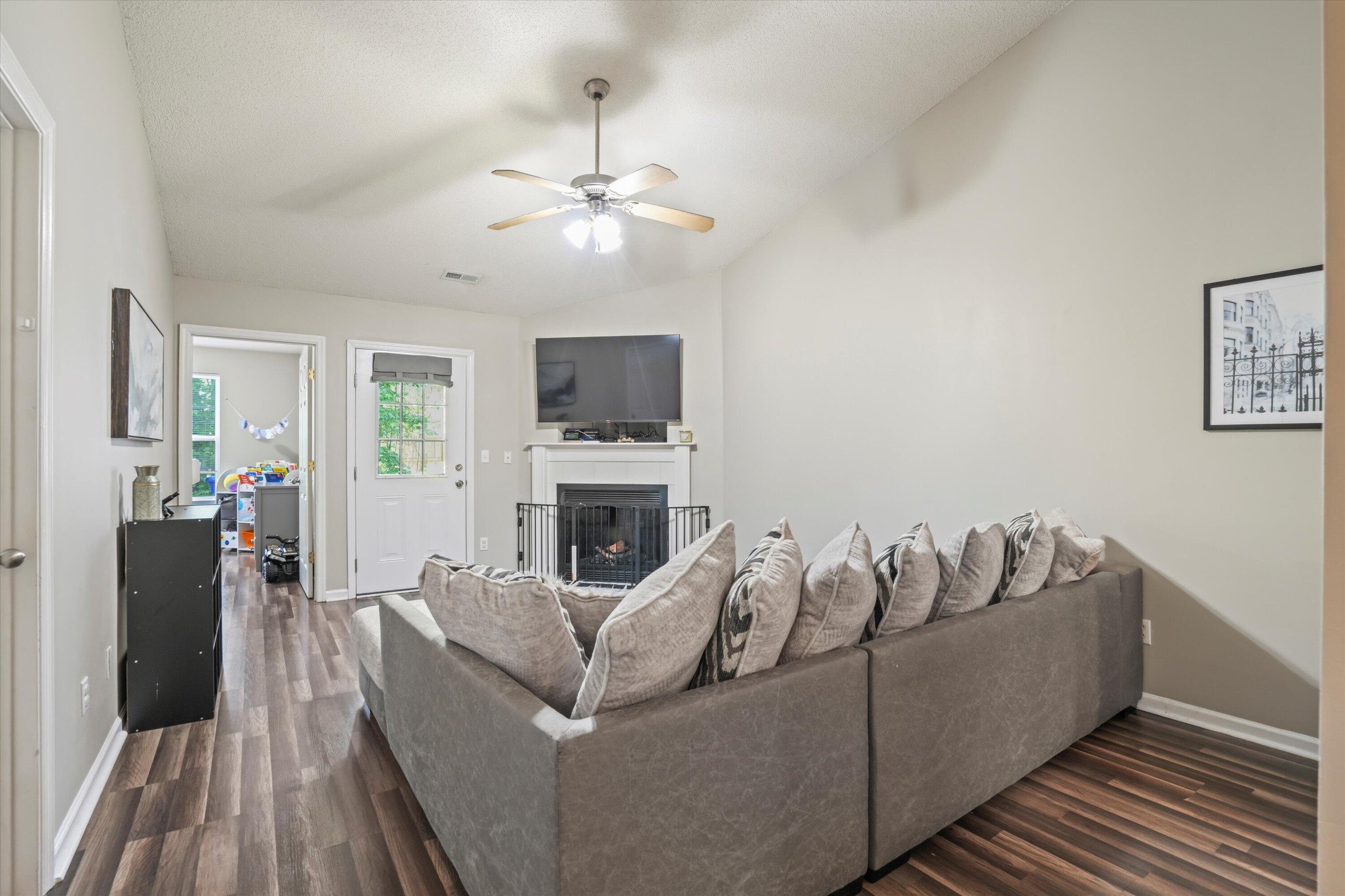 7999 Vermont Road North Charleston, SC 29418 - Photo 10 of 24 Living Room