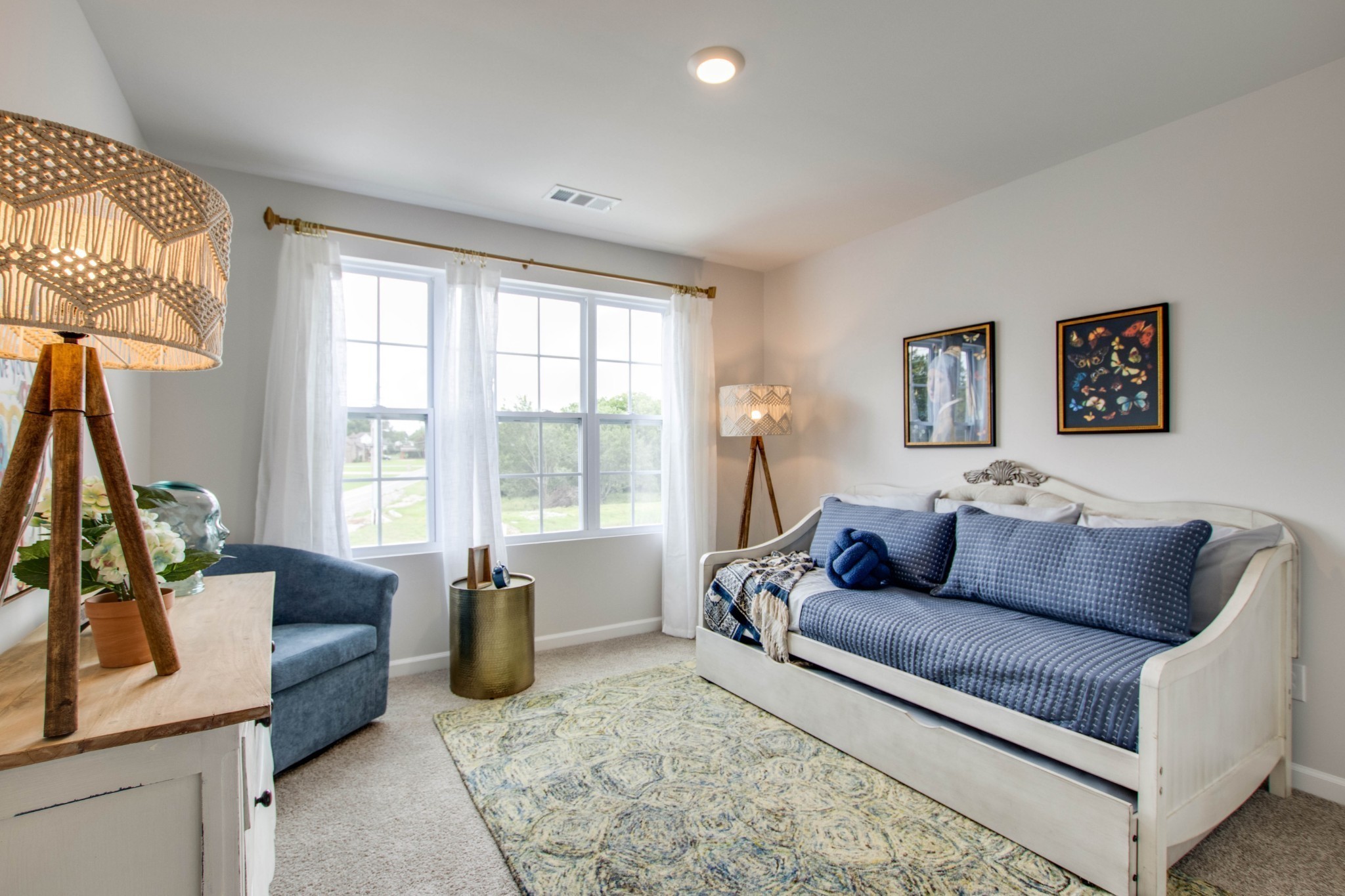 258 Hazel Lane Lebanon, TN 37087 - Photo 20 of 37 a living room with furniture and a large window