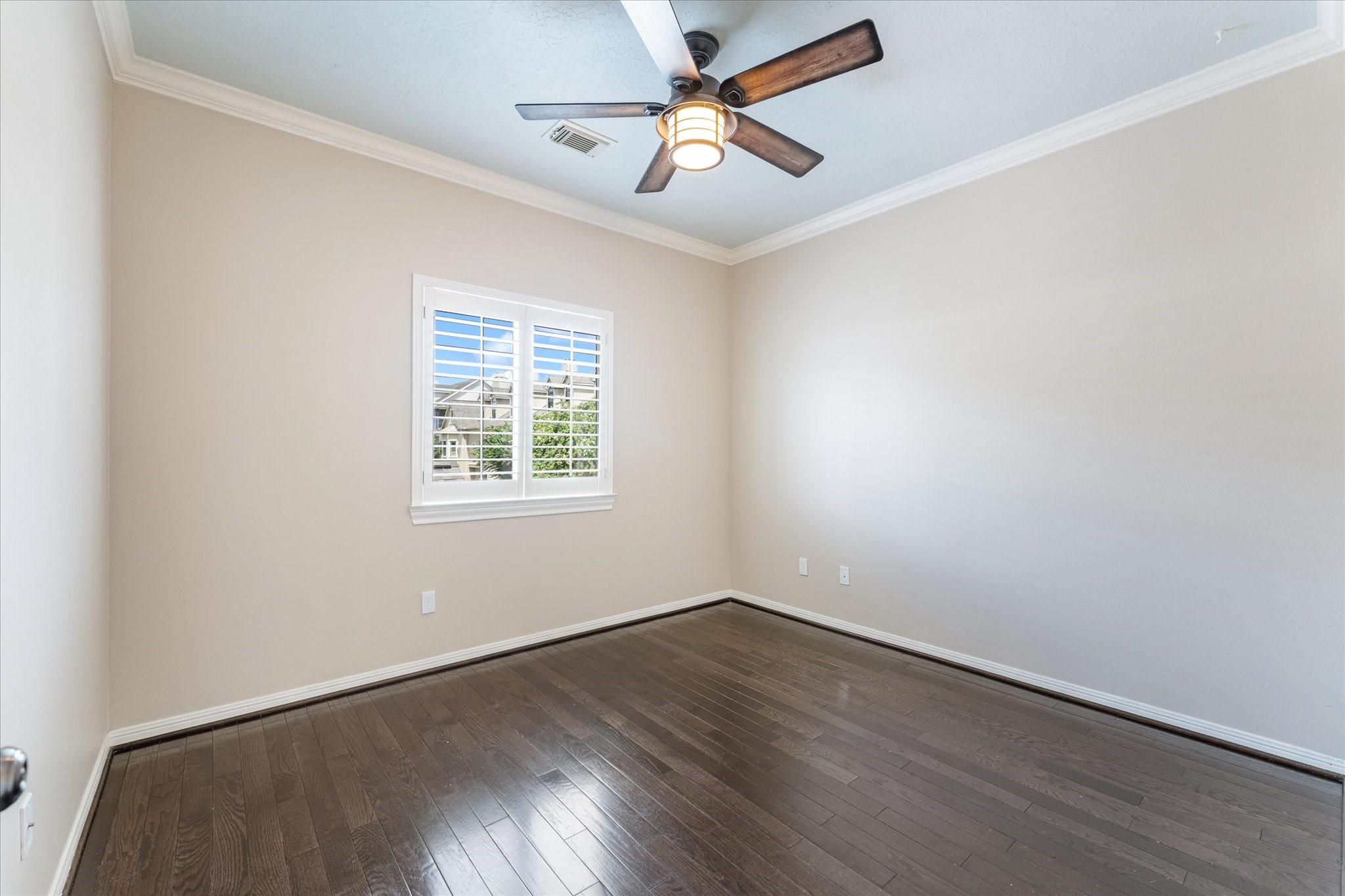 447 North Gate Stone Houston, TX 77007 - Photo 26 of 38 Secondary Bedroom: light and bright with ceiling fan.