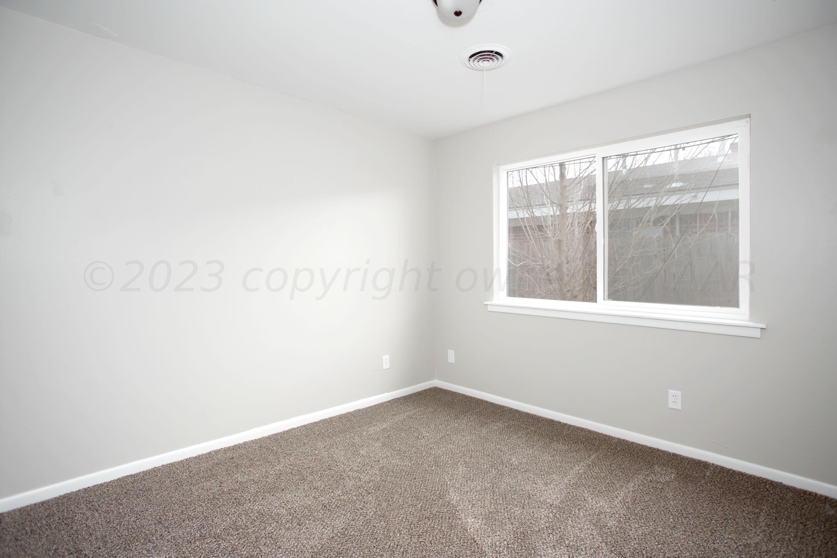 3624 Sunlite Street Amarillo, TX 79109 - Photo 18 of 25 an empty room with a window