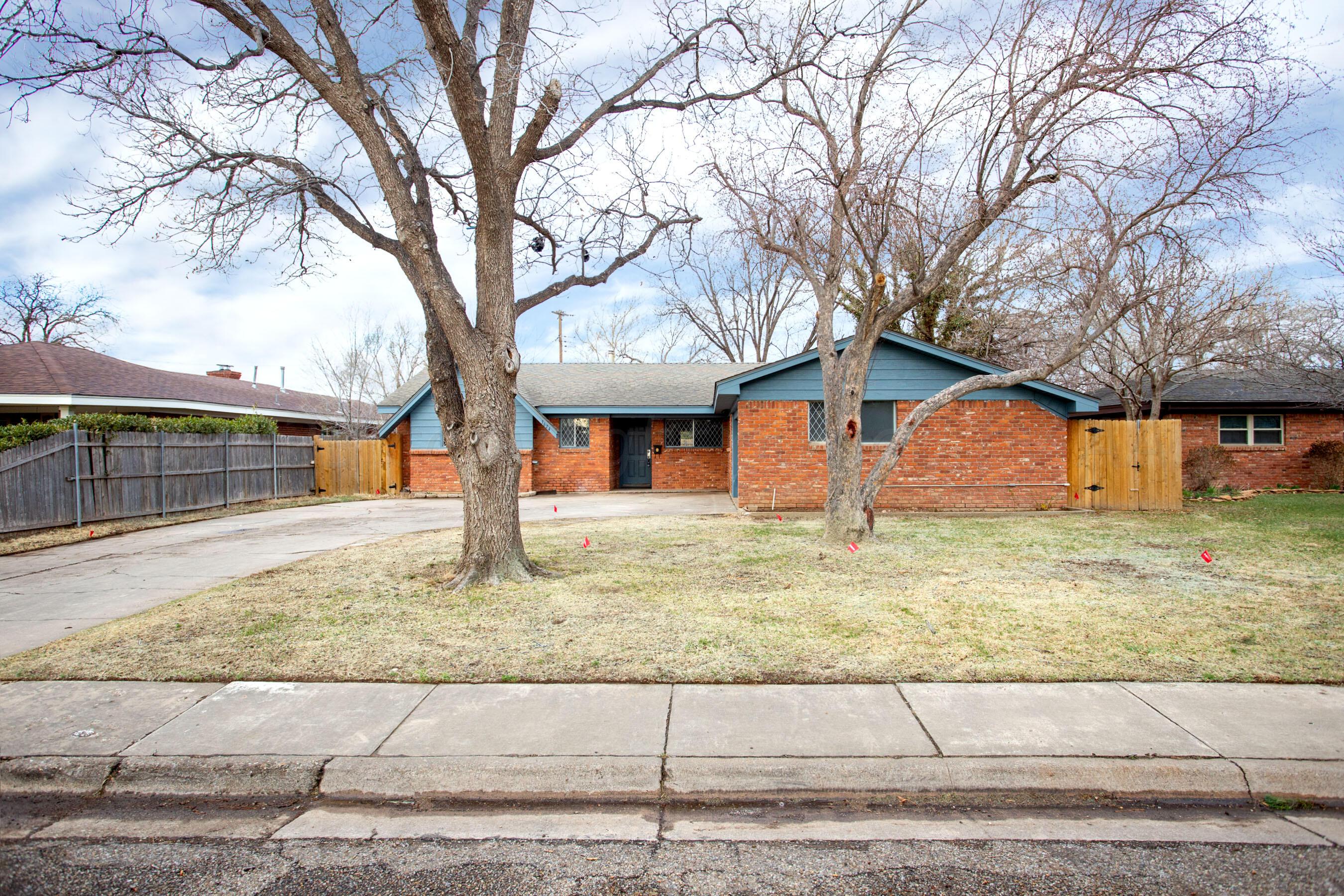 3624 Sunlite Street Amarillo, TX 79109 - Photo 3 of 25 a front view of a house with garage