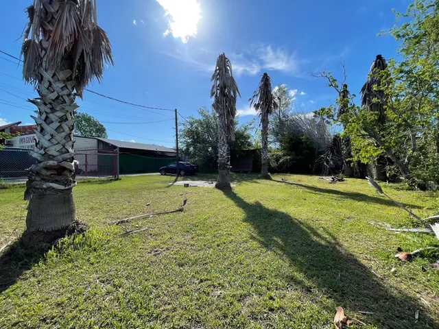 a view of a back yard of the house