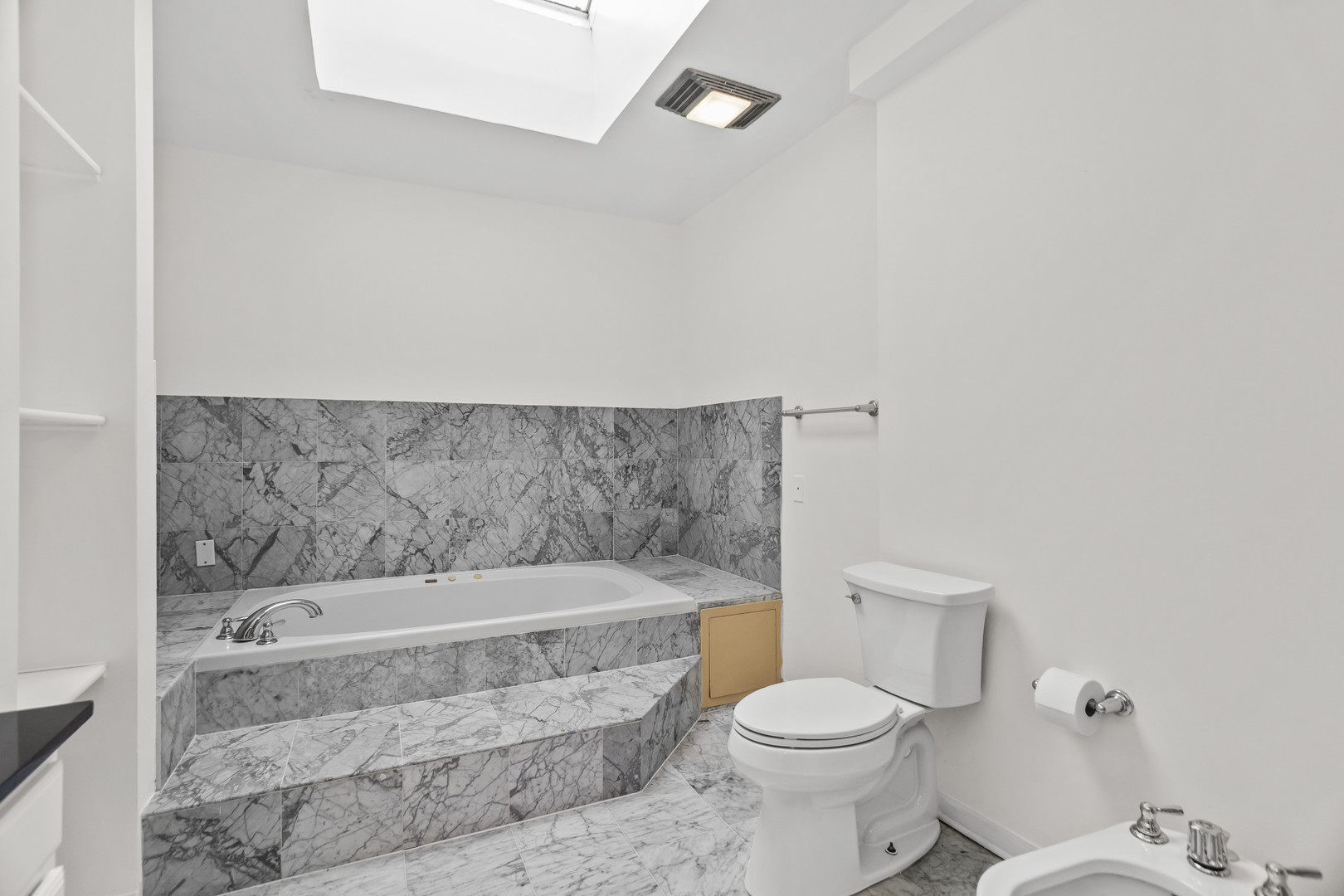 2247 West Monroe Street, Unit 3 Chicago, IL 60612 - Photo 25 of 31 a bathroom with a toilet and a bathtub