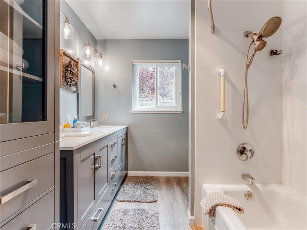 554 Cambridge Street Cambria, CA 93428 - Photo 28 of 52 Primary Bathroom