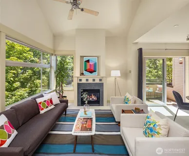 $650,000 | 2035 Eastlake Avenue East, Unit 301, Seattle, WA 98102
