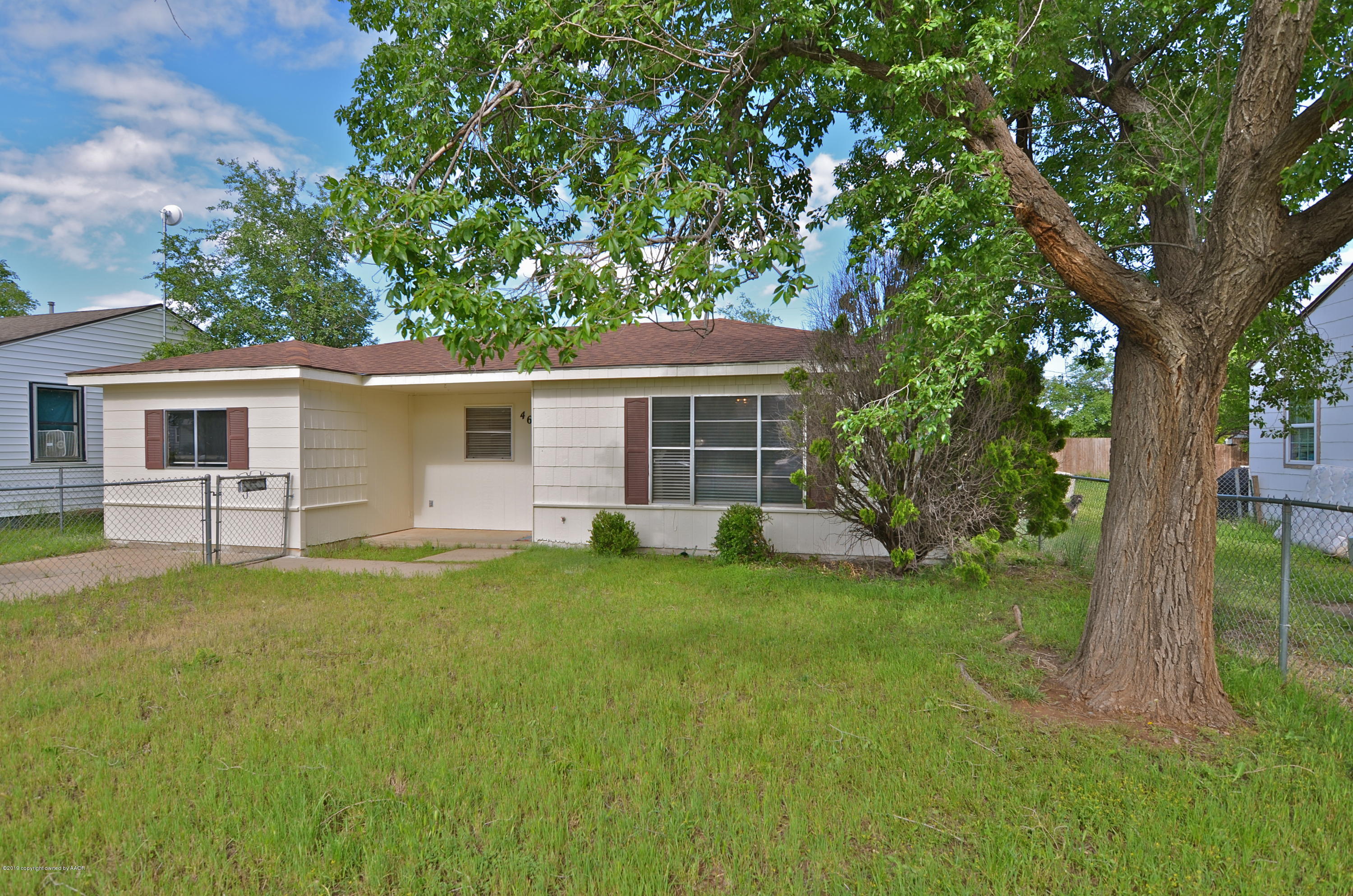 4613 South Travis Street Amarillo, TX 79110 - Photo 1 of 1 front view of a house and a yard