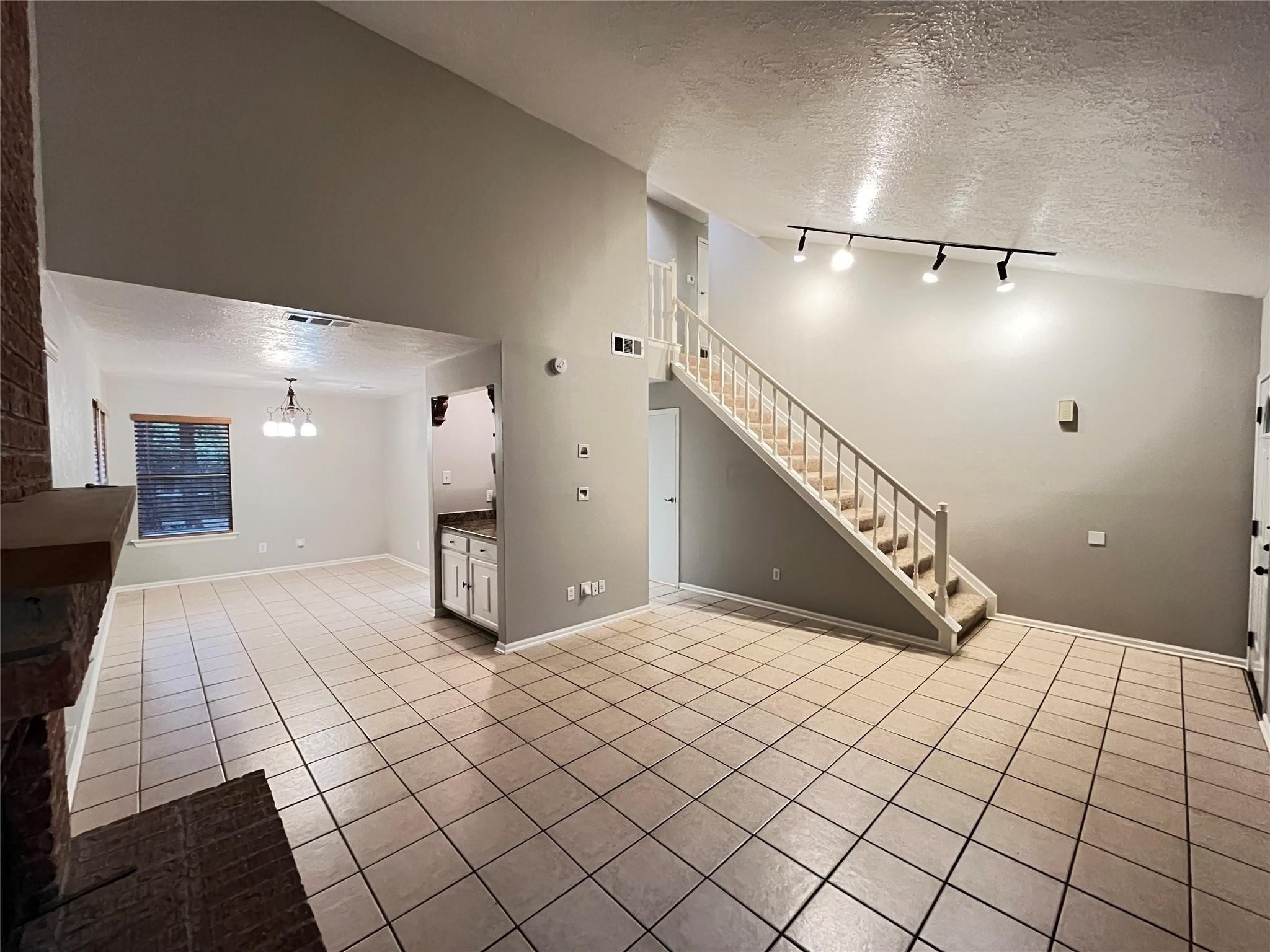 17 Briervine Court Spring, TX 77381 - Photo 4 of 19