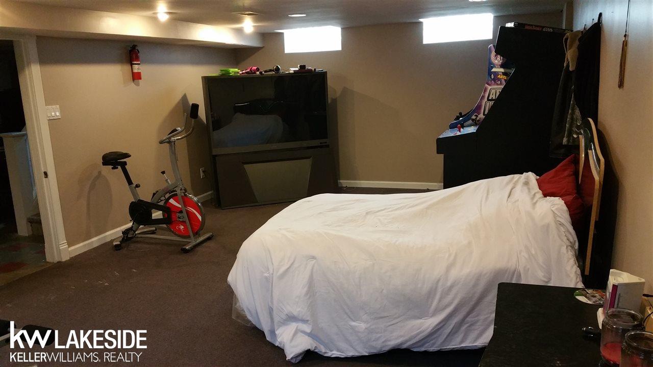 15744 Charles R Avenue Eastpointe, MI 48021 - Photo 25 of 36 31308839-24.JPG